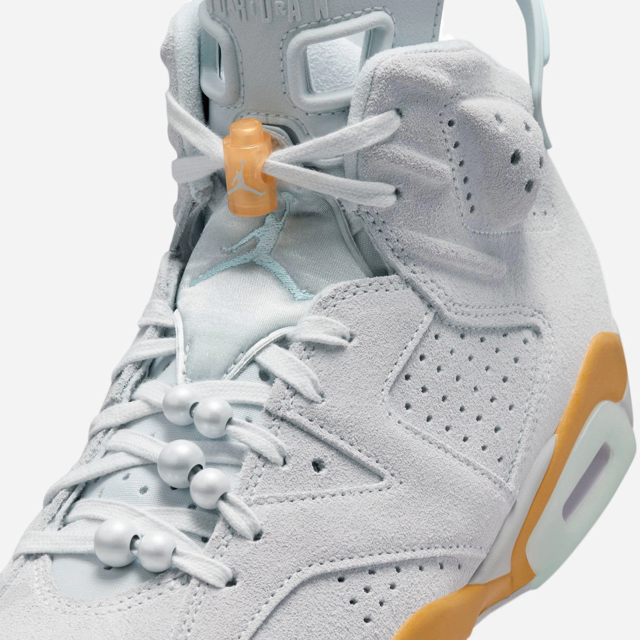 Wmns Air Jordan 6 Retro Signature basketball sneakers