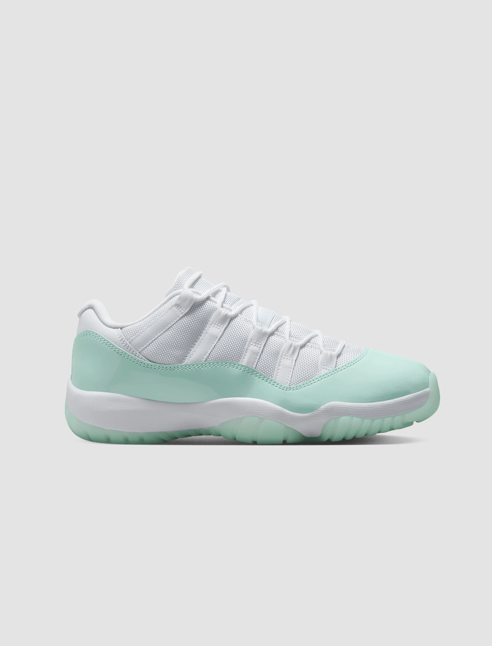 WOMEN'S AIR JORDAN 11 RETRO "IGLOO" Iconic Air Jordan streetwear sneakers