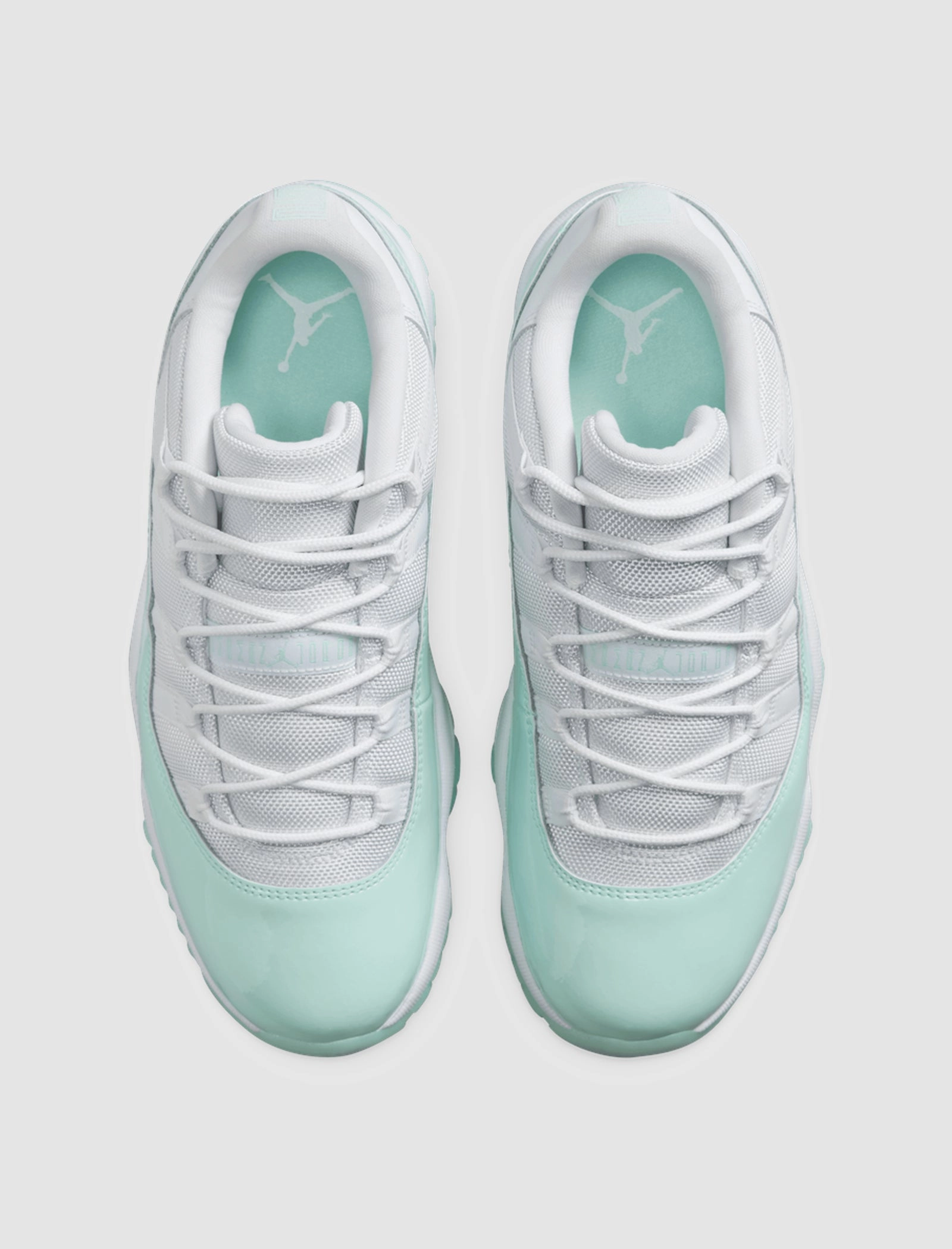 WOMEN'S AIR JORDAN 11 RETRO "IGLOO" Retro basketball lifestyle shoes