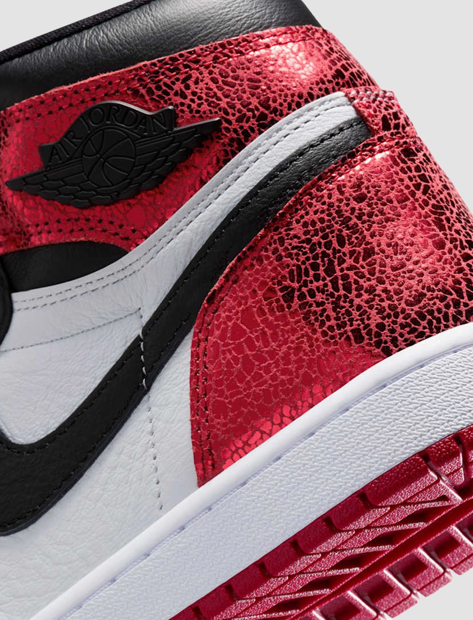 WOMEN'S AIR JORDAN 1 HI OG "VARSITY RED" Retro basketball lifestyle shoes