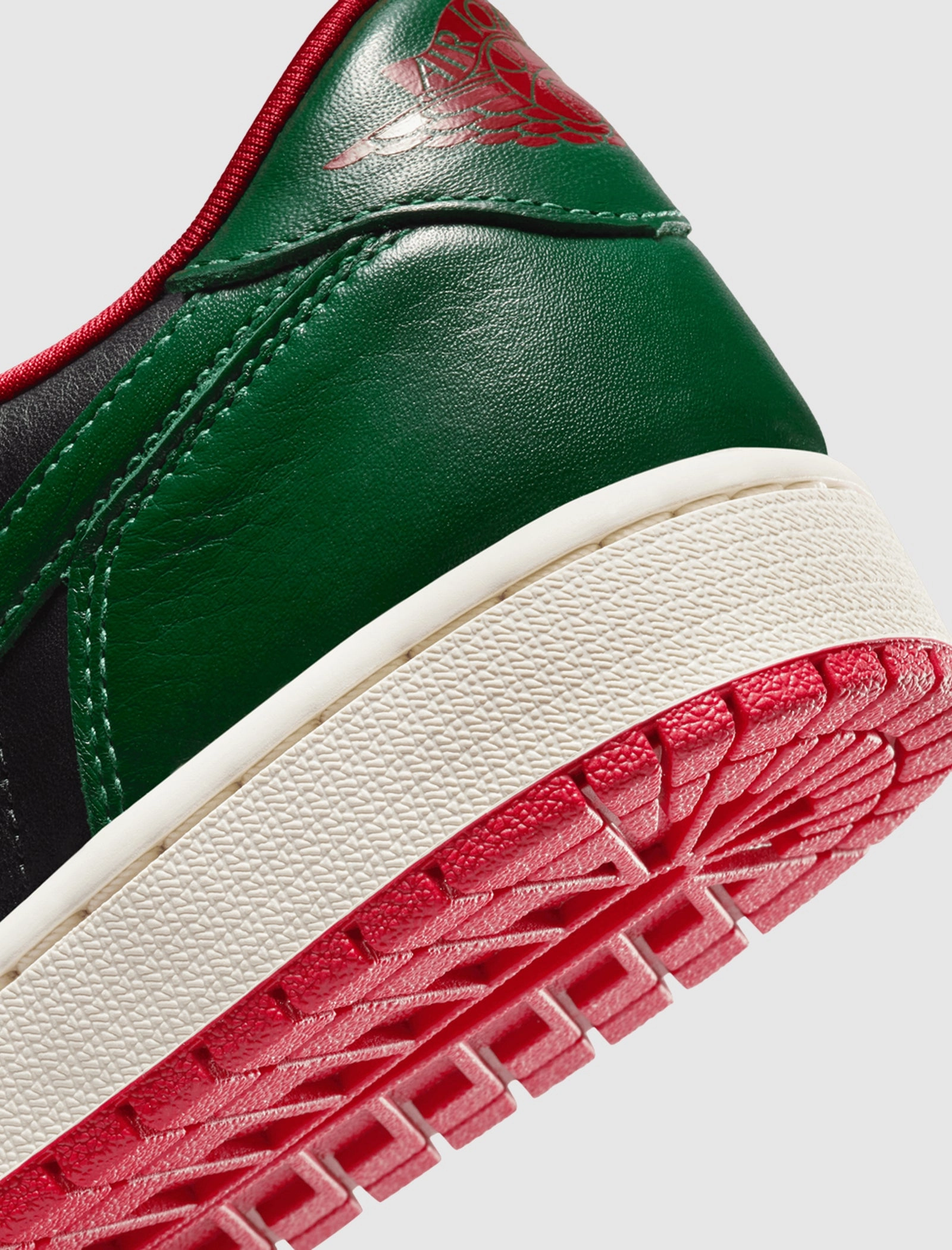 WOMEN'S AIR JORDAN 1 LOW OG "BLACK/GORGE GREEN/VARSITY RED" Retro basketball lifestyle shoes