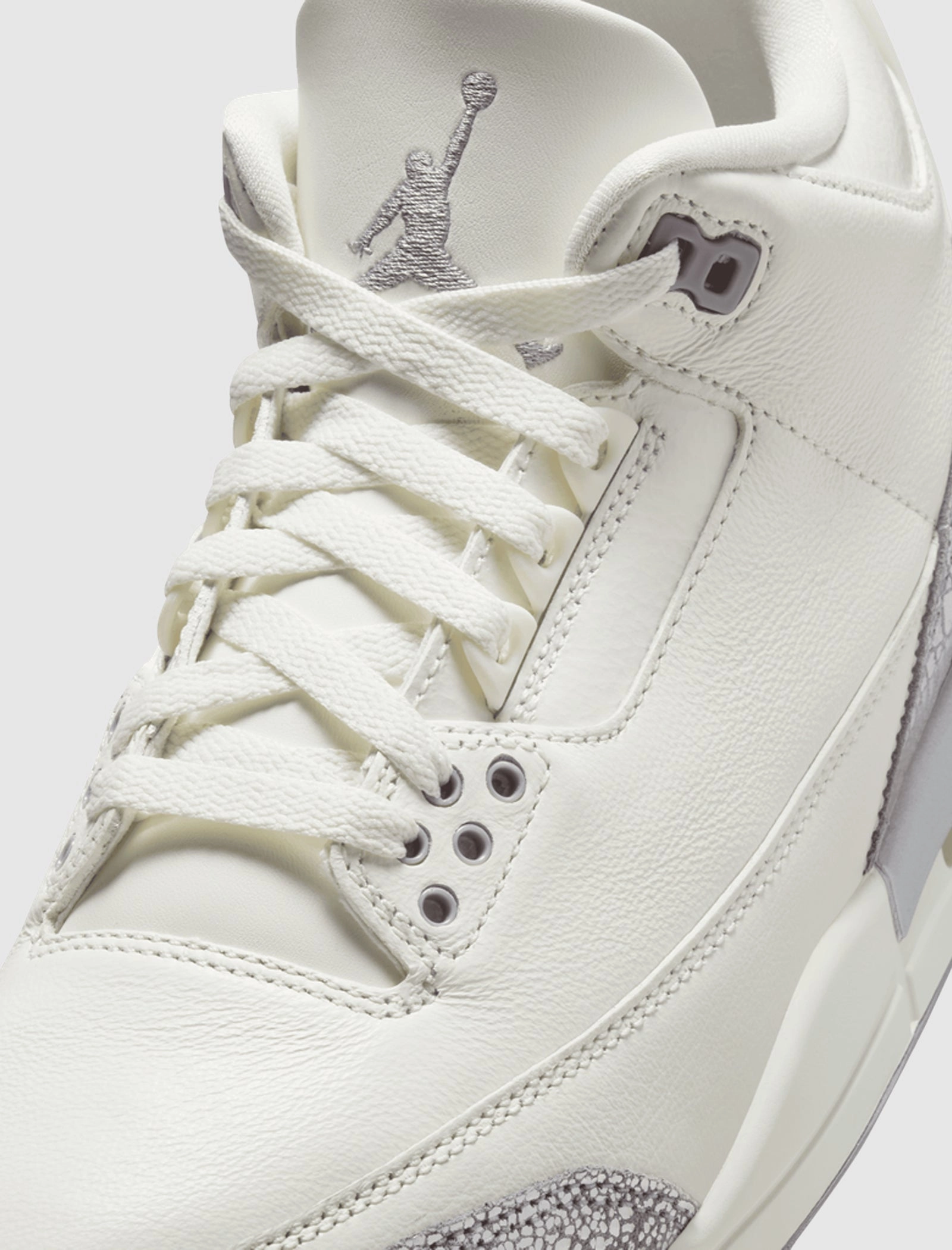 WOMEN'S AIR JORDAN 3 RETRO "CEMENT GREY" Retro basketball lifestyle shoes