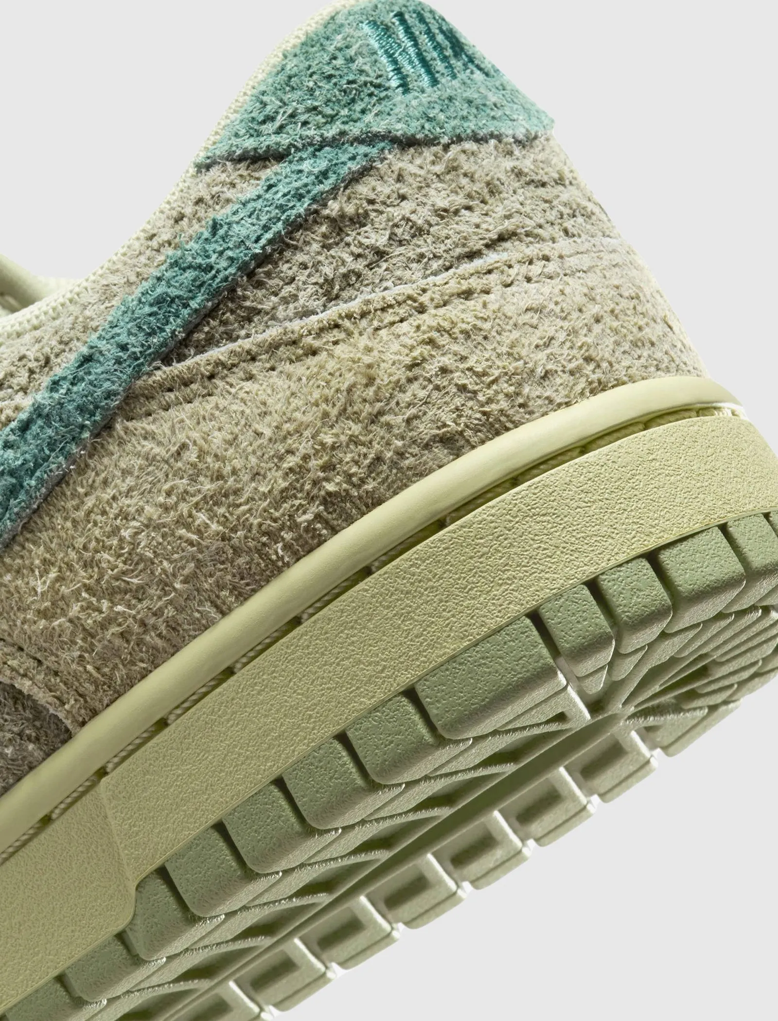 WOMEN'S DUNK LOW "OLIVE AURA/ BICOASTAL / OIL GREEN" Nike sports sneakers