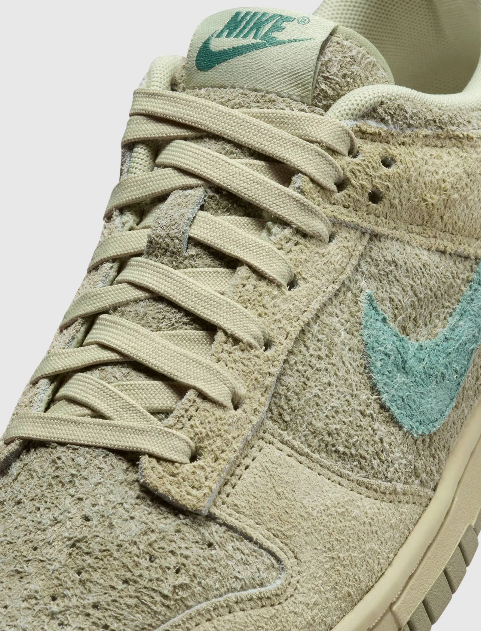 WOMEN'S DUNK LOW "OLIVE AURA/ BICOASTAL / OIL GREEN" Nike sports sneakers
